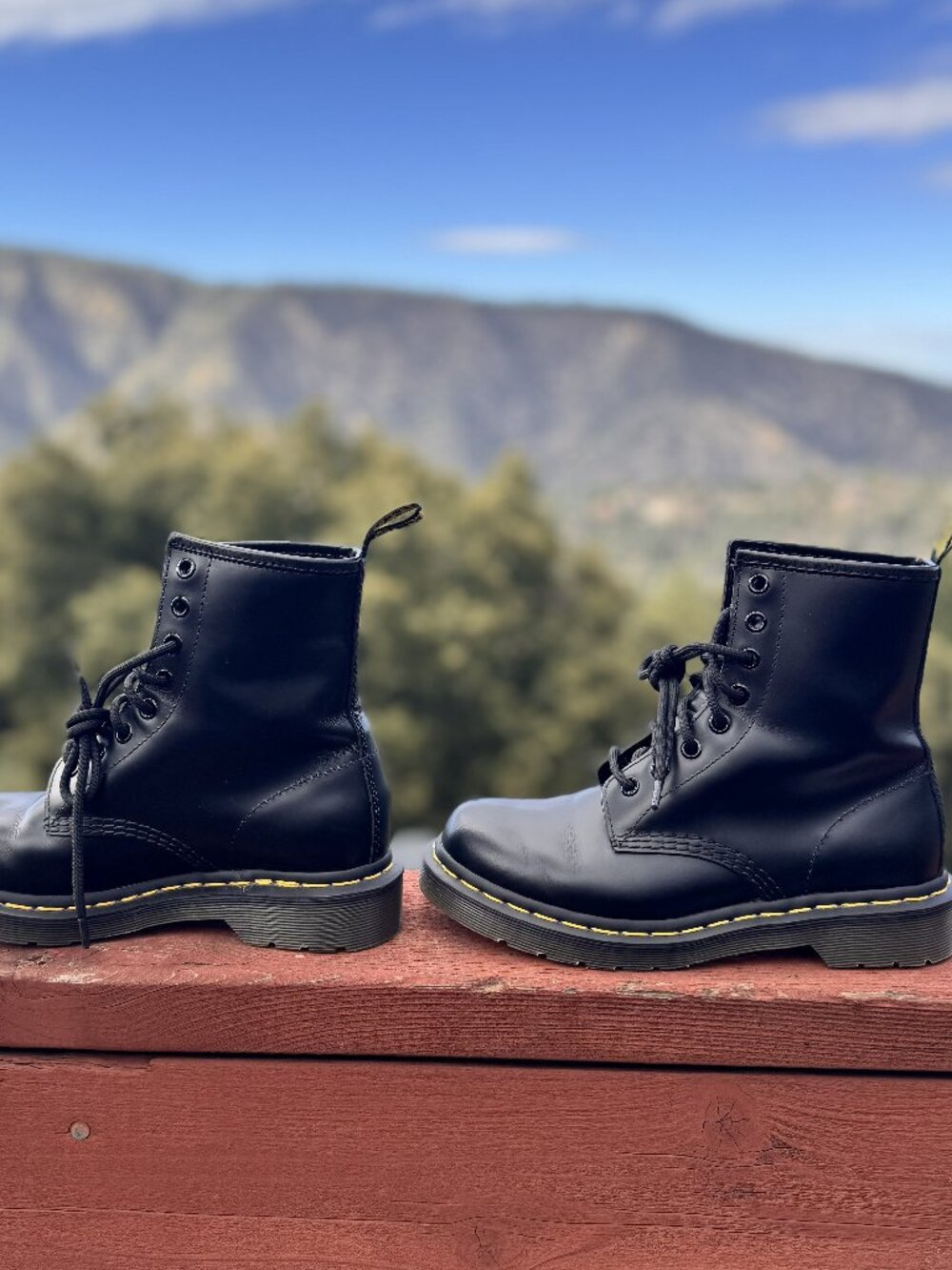 Classic Dr. Martens 1460 Smooth Leather Black 8-Eye Boots Size 6 (Like New)